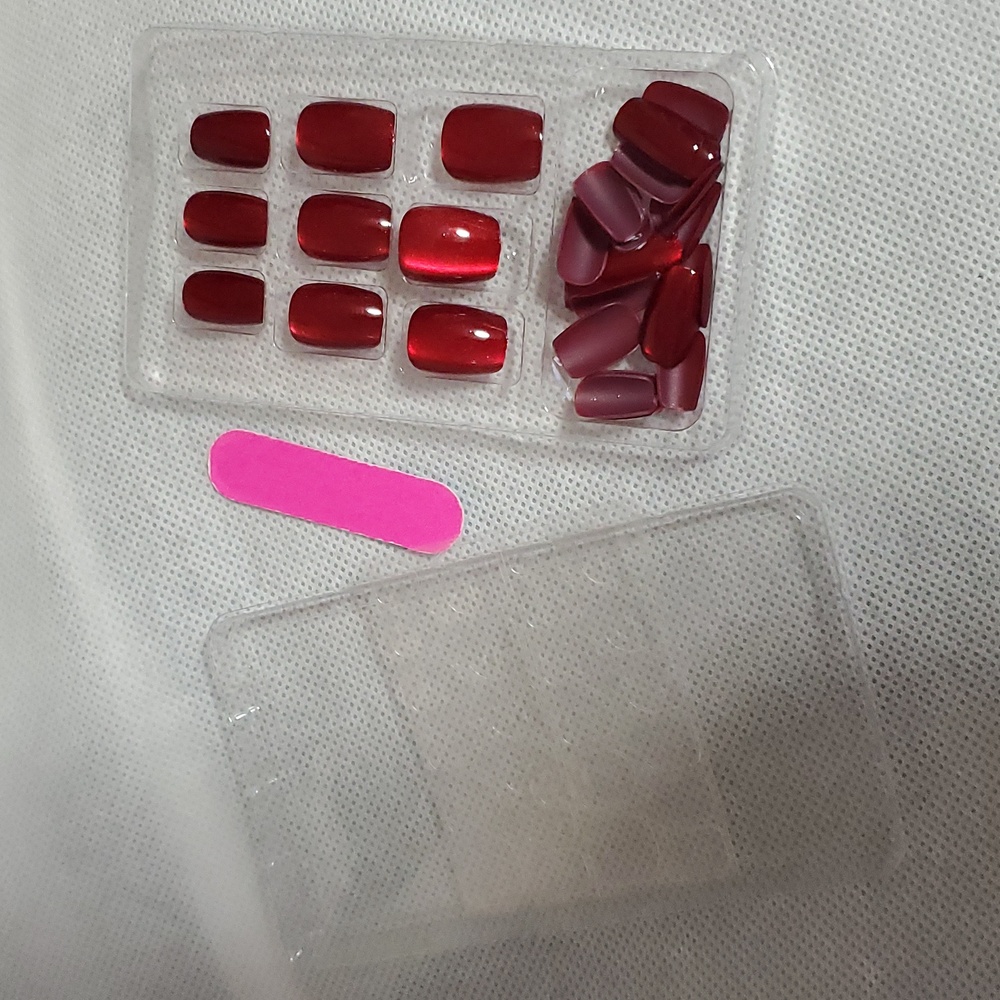 Press On Nails. 30 Pcs. Red. - Picture 7 of 8